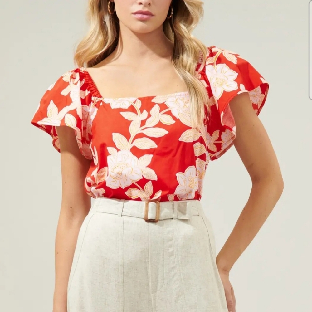 NWT Tropical Flutter Sleeve Top in Swazi Red and White Floral Print
